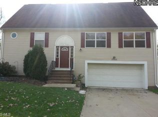 19008 Watercrest Ave, Maple Heights, OH 44137
