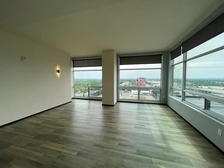 Galaxie High Rise Apartments — Photo 140