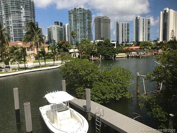 4th image of 303 Poinciana Dr #703