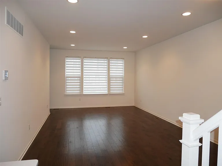 4637 Bradley Cir — Photo 10