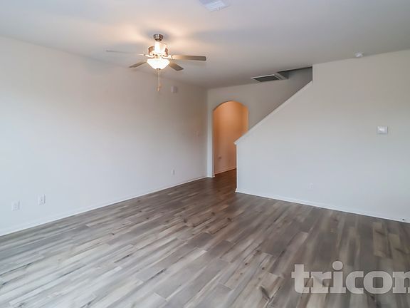 3rd image of 805 Clark Dr