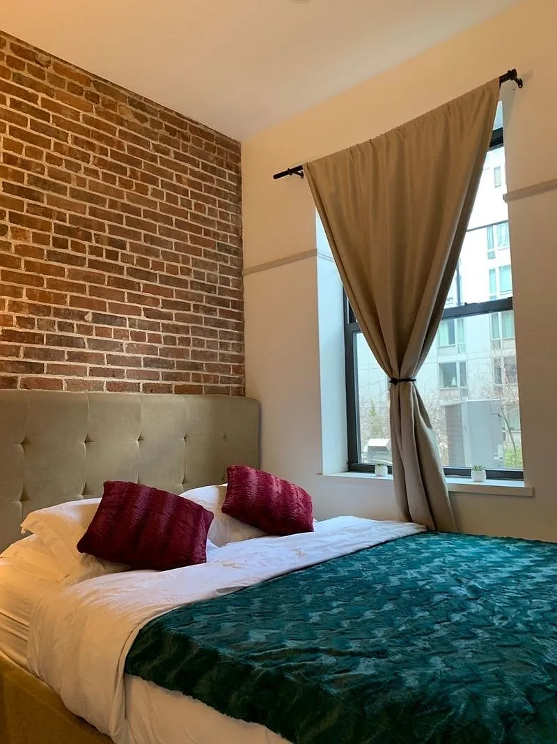 Building Photo - 459 W 43rd St #4B