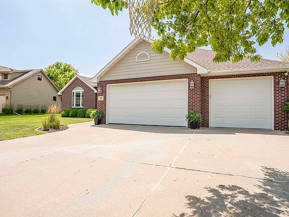 3rd image of 484 Bluestem Trl