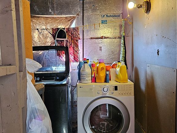 3rd image of 18652 Bellflower St