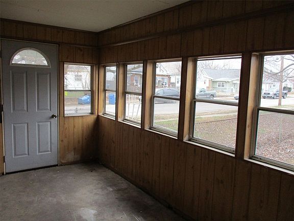 4th image of 400 S 6th St W
