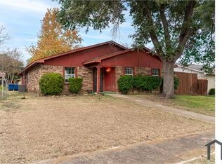 7117 Chinaberry Rd, Dallas, TX 75249