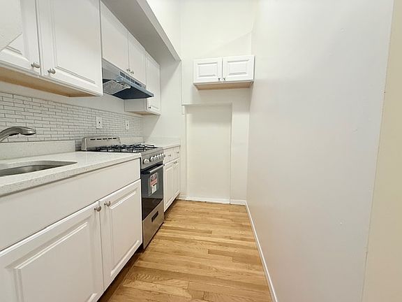 3rd image of 304 E 78th St APT 3F