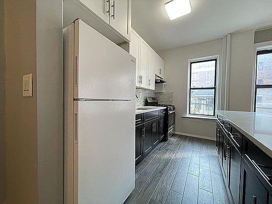2nd image of 880 47th St #C7
