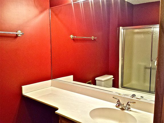 Upstairs Full Bathroom