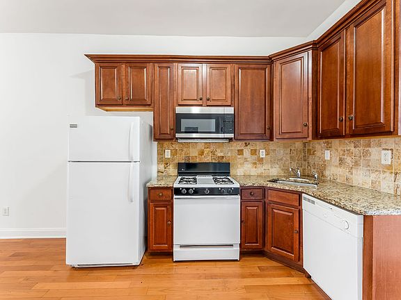 2nd image of 111 Hutton St APT 3R