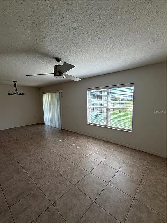 3 bed, 2.0 bath, 1558 sqft, $1,950 — Photo 2