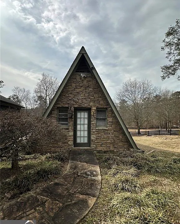 4984 Donald Dr