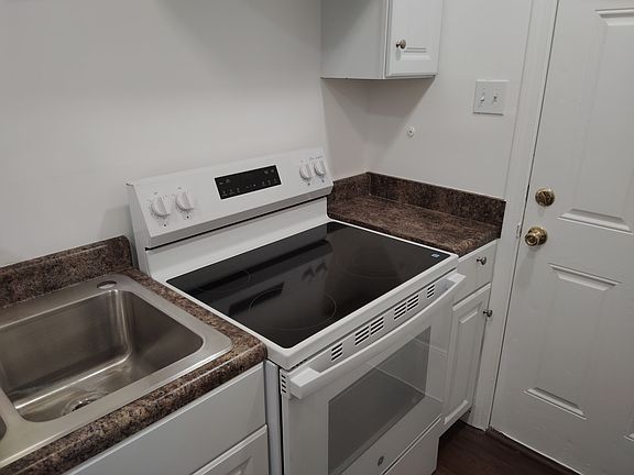 New Kitchen with new electric stove