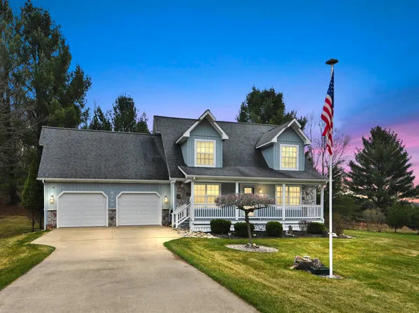 8188 Crestview Dr, Cadillac, MI 49601