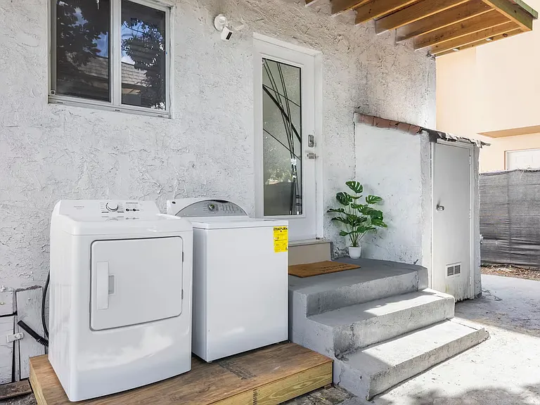836 SW 4th Ave — Photo 29