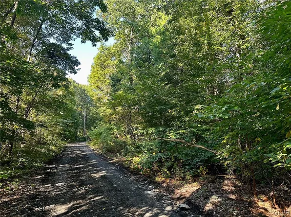 Fritz Dr, Lehighton, PA 18235