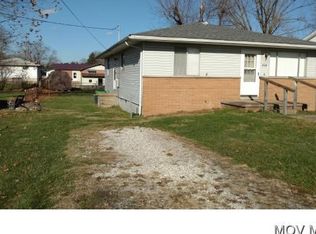 718 3rd St, Belpre, OH 45714