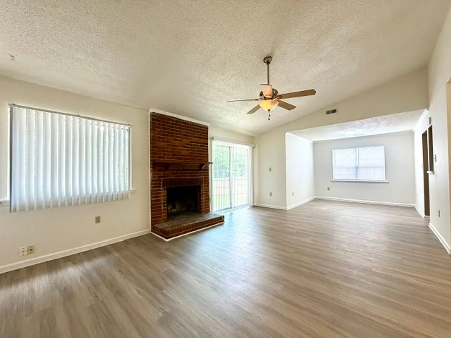 1/2 Mo Off Special - Ranch 3 Bed, 2 Bath, Fence Yard -East Charlotte — Photo 4