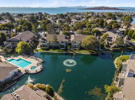 139 Lakeshore Ct, Richmond, CA