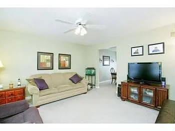 457 Lantana Ln W photo 1
