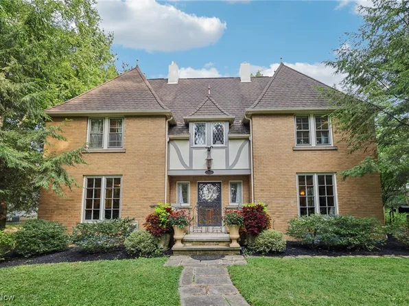 13104 Lake Shore Blvd, Bratenahl, OH 44108