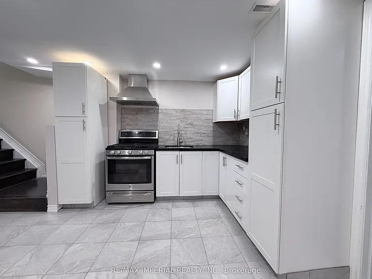 17 Deerwood Cres — Photo 9