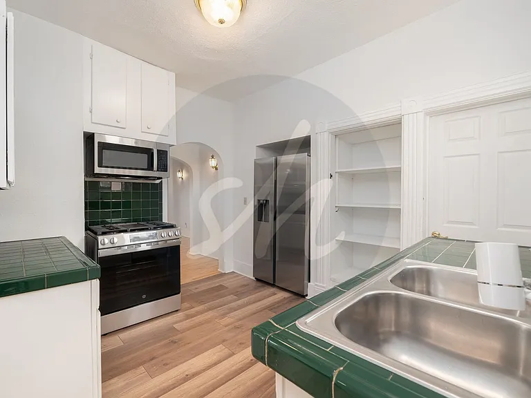 317 E Monument St #1 — Photo 7