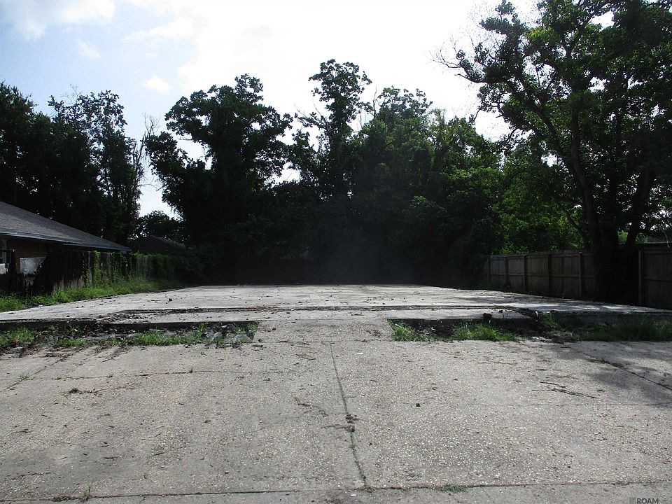 2nd image of 815/819 Holt Dr