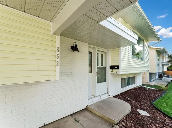 253 N 11th St NE, Medicine Hat, AB T1A 6A8