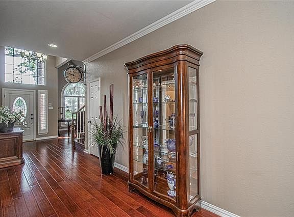 4th image of 2416 Cameron Ct
