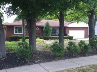 1911 Brainard Rd, Lyndhurst, OH 44124