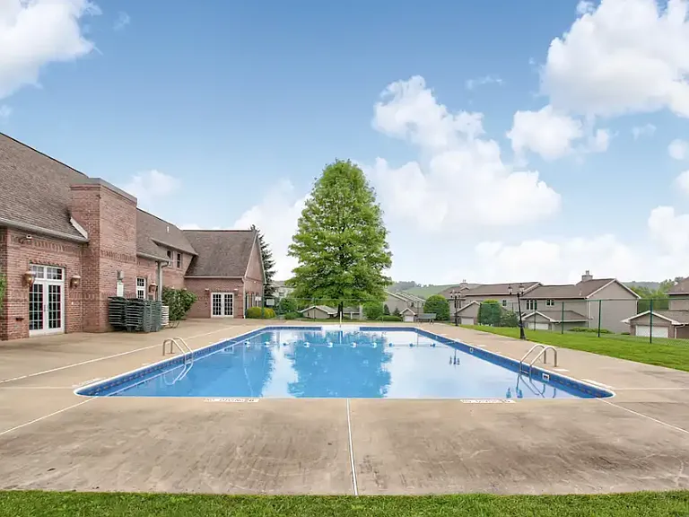 Stonecreek Luxury Apartment Homes — Photo 9