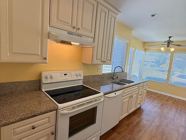 7208 Village 7 — Photo 7