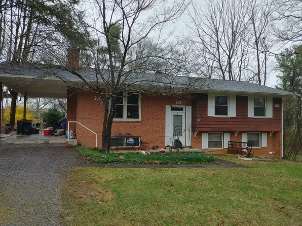 3 bed, 1.0 bath, 1810 sqft, $1,880, 703 Broce Dr #1, Blacksburg, VA 24060