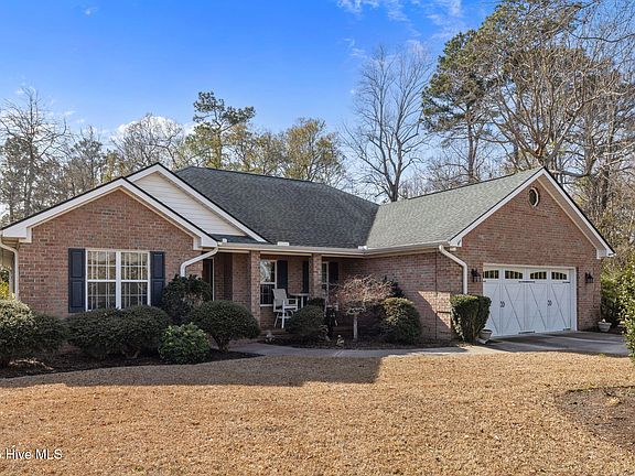 3rd image of 806 Broadmoor Court