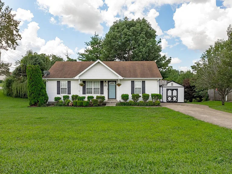 900 Granny White Rd — Photo 2