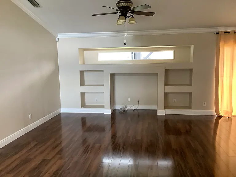 5828 NW Dana Cir — Photo 2