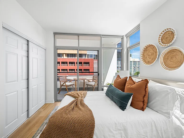 425 W Beech St #601 — Photo 17