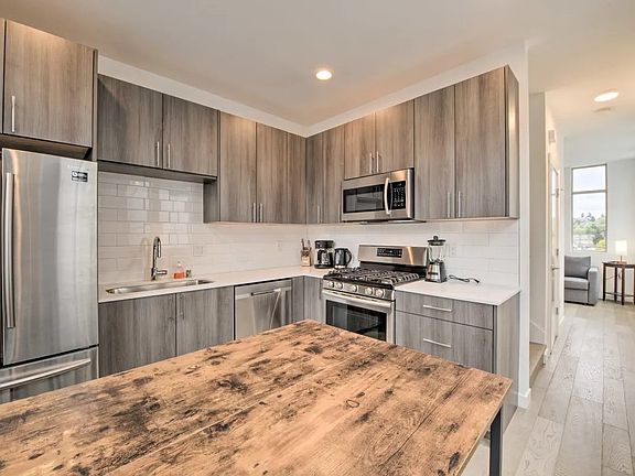 3rd image of 1715 19th Ave S