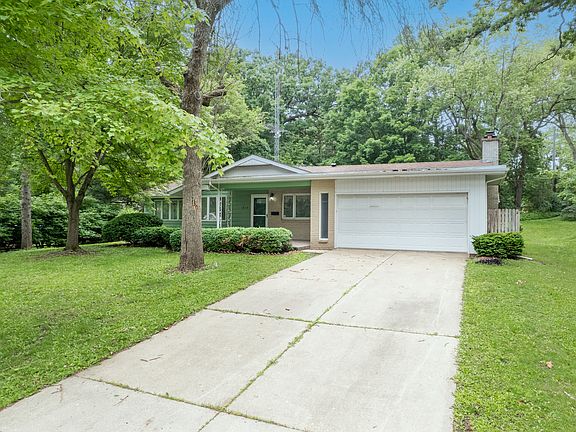 3rd image of 214 Knollwood Dr