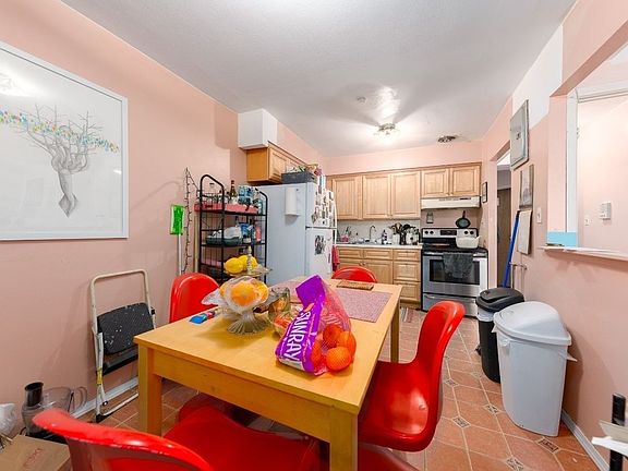 5th image of 2545 23rd St