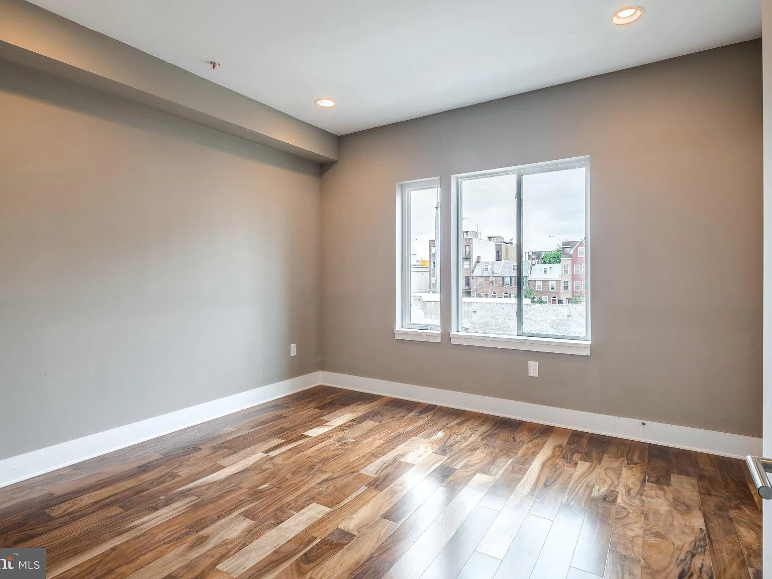3 bed, 3.0 bath, 2282 sqft, $3,450 — Photo 4