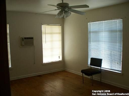 5th image of 435 COMO AVE