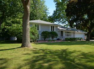 8826 Zenith Rd, Bloomington, MN 55431