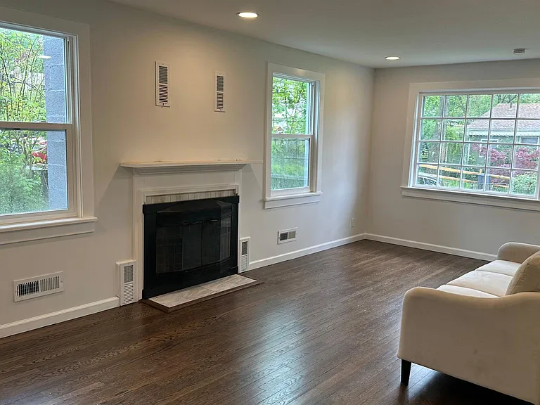 10 Maple Way — Photo 4