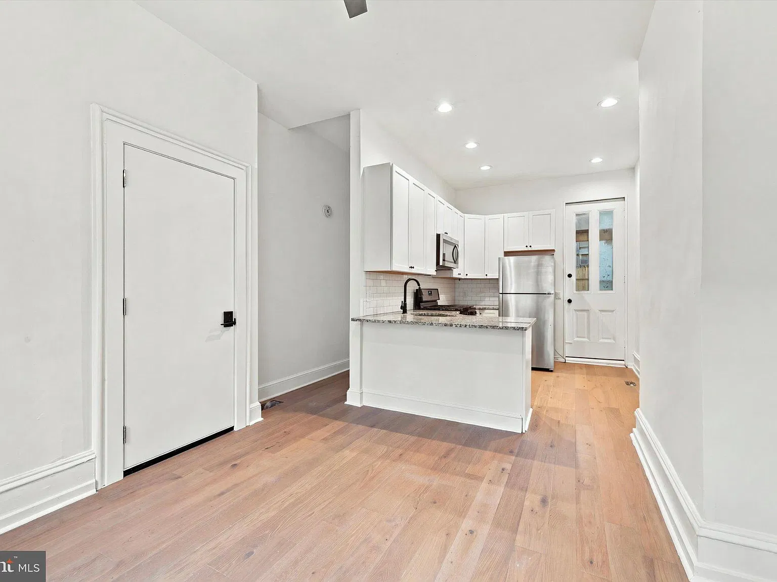 2821 Poplar St — Photo 3