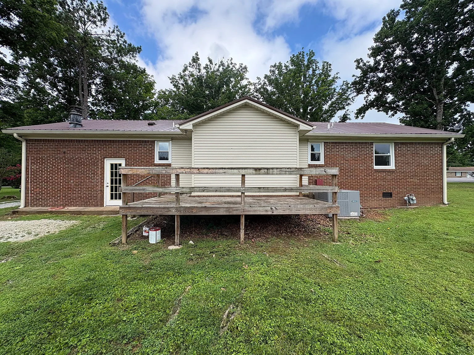 3 bed, 1.5 bath, 1600 sqft, $1,550 — Photo 2
