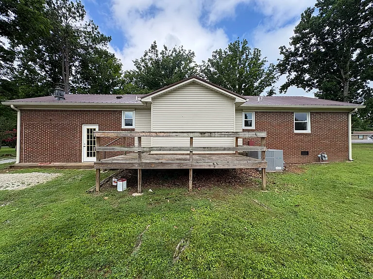 328 Lookout Dr — Photo 2