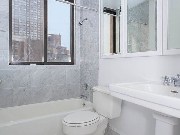 4th image of 145 W 67th St APT 20D