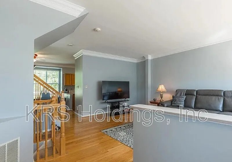 3 bed, 2.5 bath, 2207 sqft, $2,750 — Photo 2